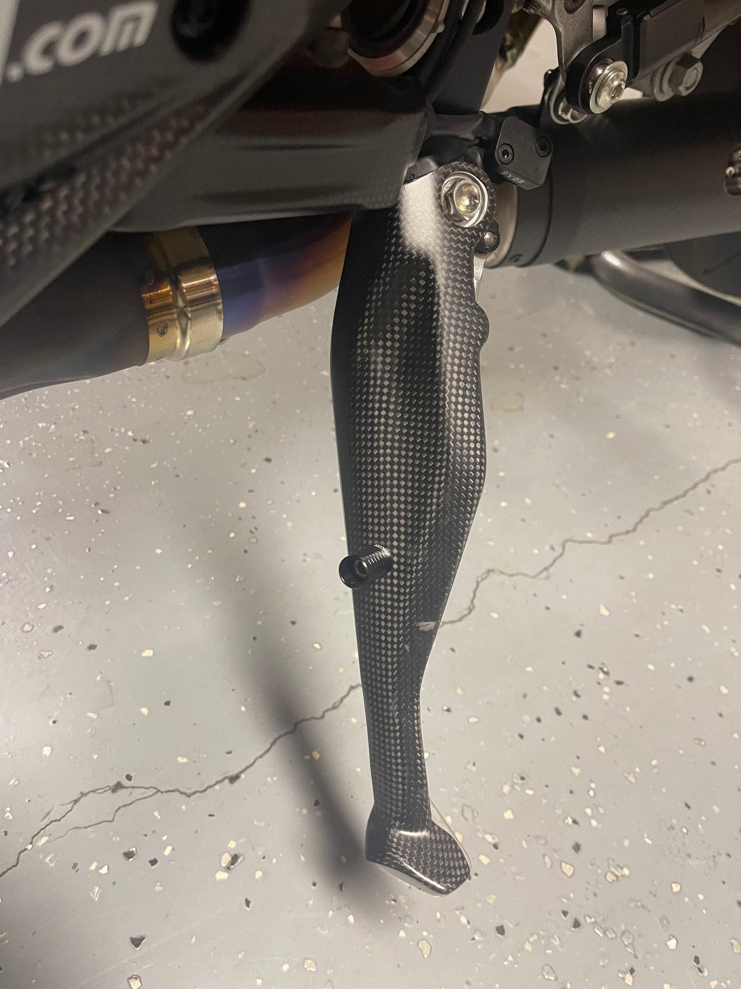 MD-SF23-C29C FULLSIX CARBON FIBER KICKSTAND COVER STREETFIGHTER V4 GLOSS 22'+ MD-SF23-C29C