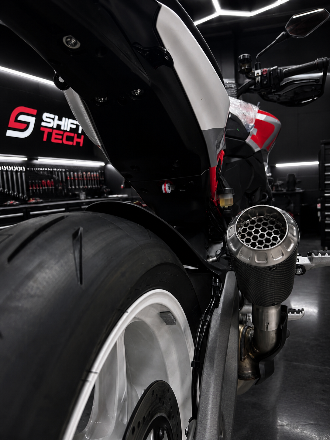 ST2026 SHIFT-TECH HYPERMOTARD 890 V2 26'+ GP HYPERTENSION LOW MOUNT SLIPON EXHAUST KIT