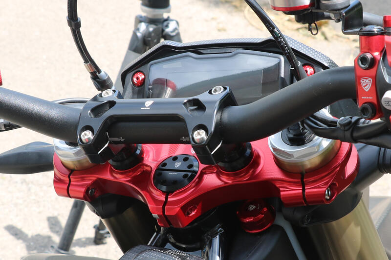 Upper handlebar clamp Ducati Hypermotard 698 Mono