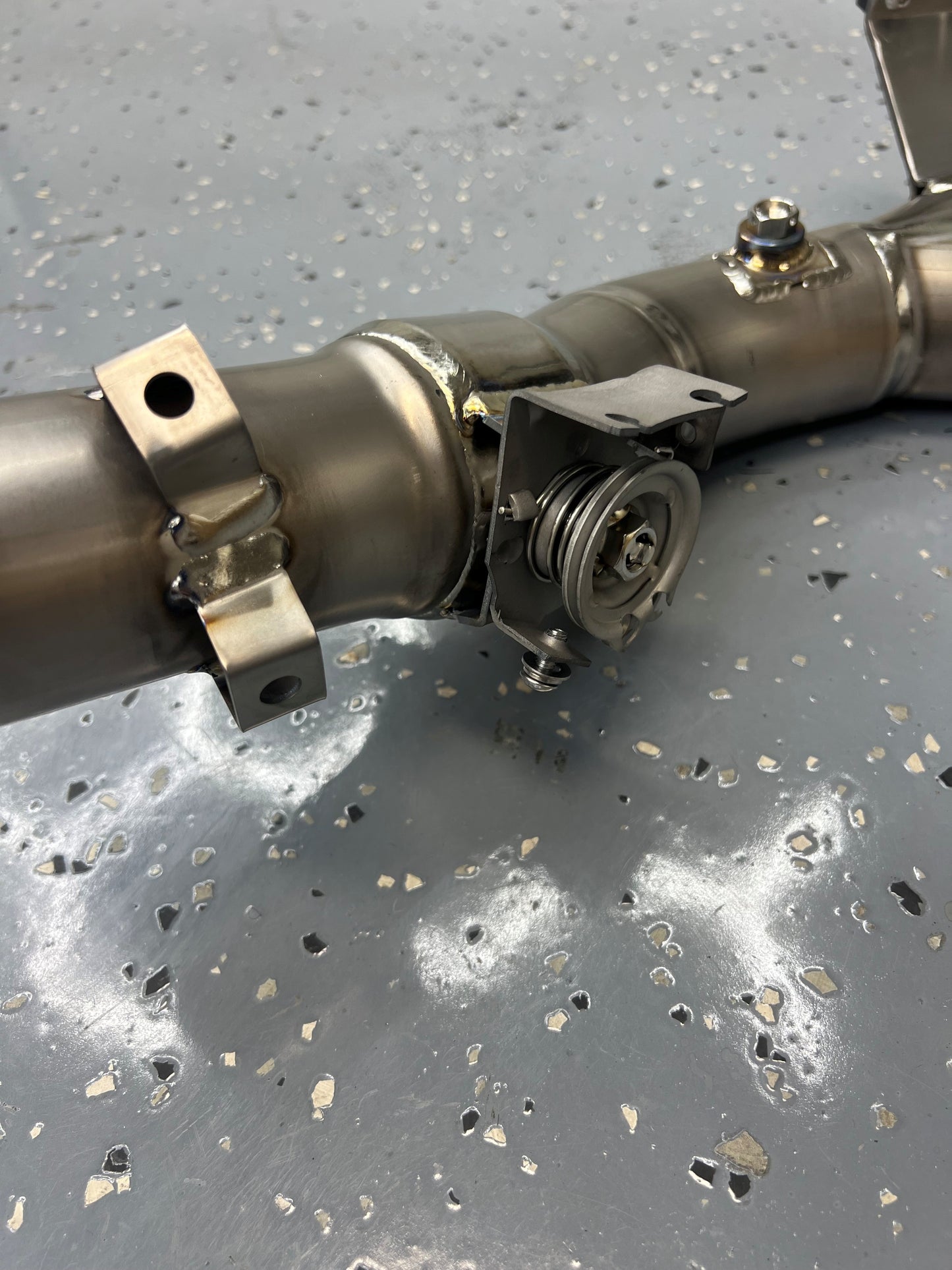 ST4129 SHIFT-TECH BMW R 1300GS CAT-LESS TITANIUM HEADER KIT + VALVE